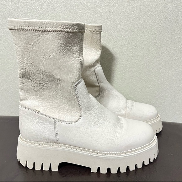 BRONX | Groovy Stretch Winter White Chelsea Boots - Picture 2 of 16